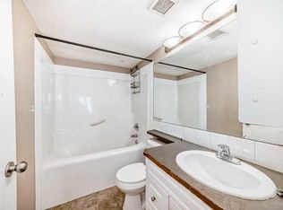 2000 S Applevillage Ct SE #411, Calgary, AB T2A7Z4