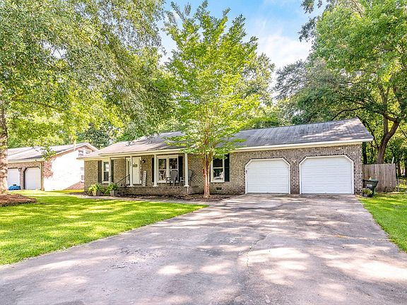 3rd image of 205 Blue Heron Dr