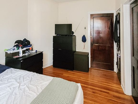 2nd image of 3929-1 N Keeler Ave #1S