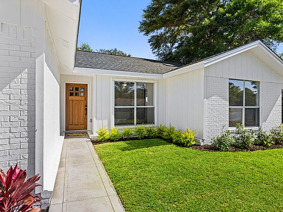 3rd image of 103 Perdido Cir
