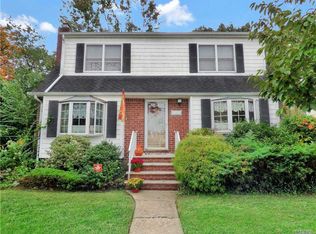 52 Elm St, Valley Stream, NY 11580
