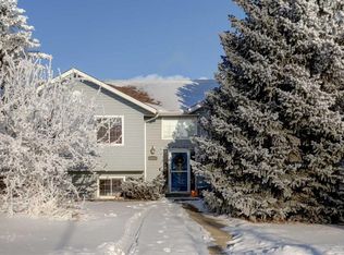 207 SW Strathaven Bay, Strathmore, AB T1P 1N4