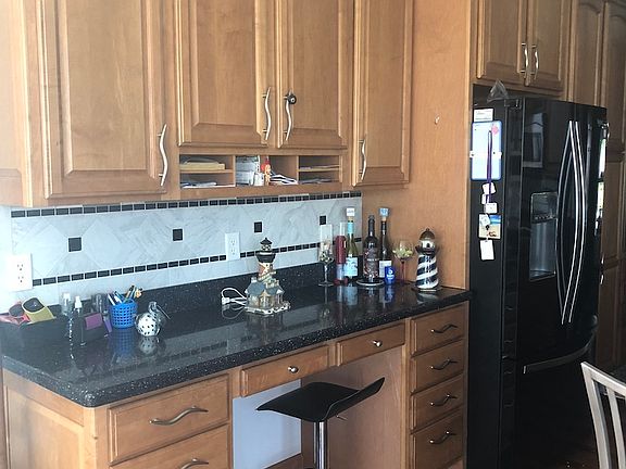 4th image of 3807 Westlake Village Dr