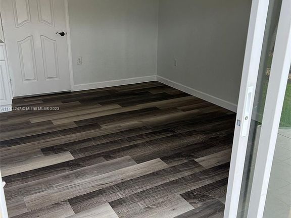 3rd image of 704 SE 14th Pl #B