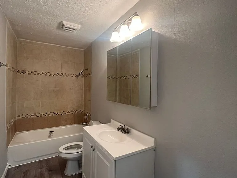 Briar Rose Apartments — Photo 27