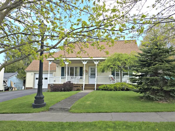 291 McCann St, Saint Ignace, MI 49781