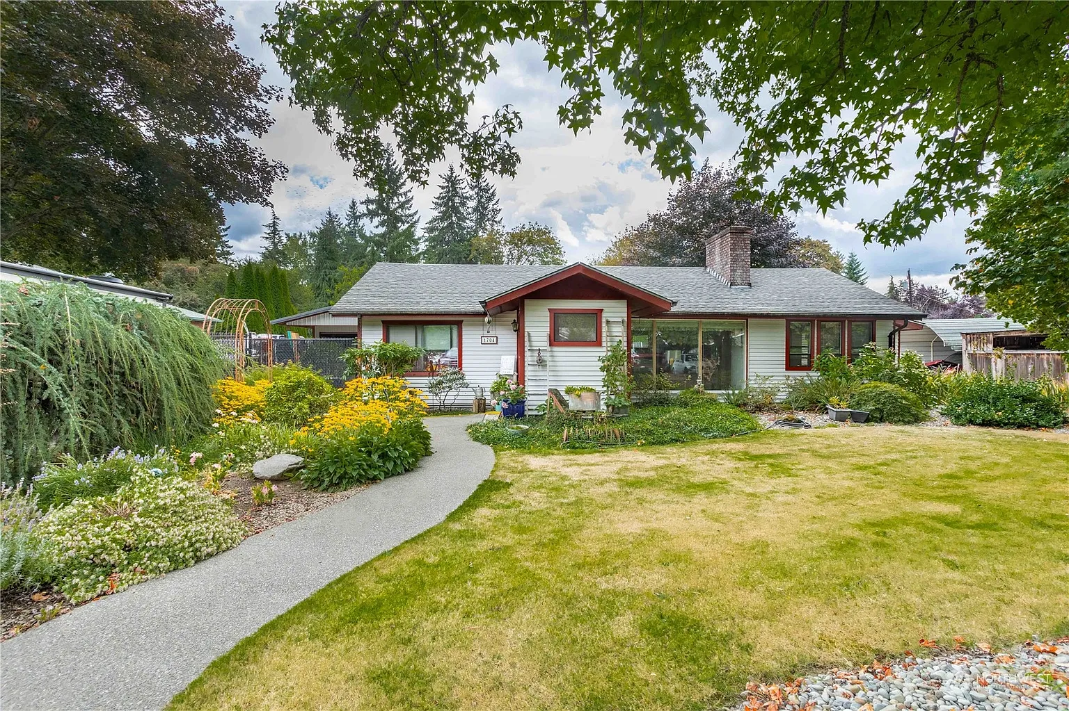 1704 Sunset Way photo 1