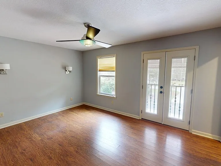 311 Junius St — Photo 46
