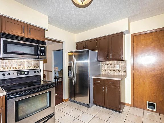 4th image of 560 Legacy Dr