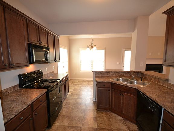 4th image of 2575 Beal St