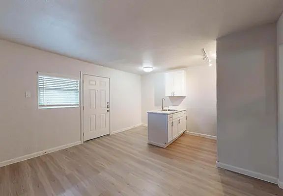 3rd image of 4711 Reiger Ave #20ce00e37