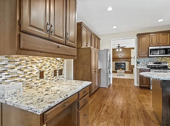 5th image of 12815 Flint St