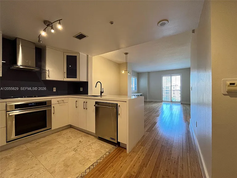 10 Aragon Ave #614 — Photo 6
