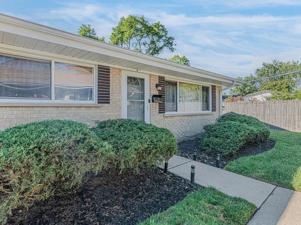 837 Valley Stream Dr APT D, Wheeling, IL 60090