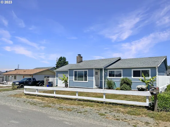 1228 Hub St, Brookings, OR 97415