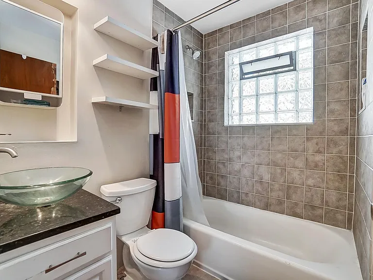 454 Warner St — Photo 21