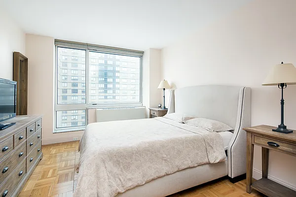 Sold by Bold New York | media 3