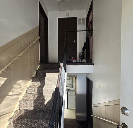 3rd image of 828 Lowell St APT 5