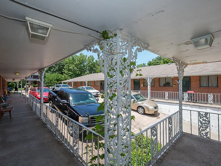 1401-1403 S Frisco Ave — Photo 6