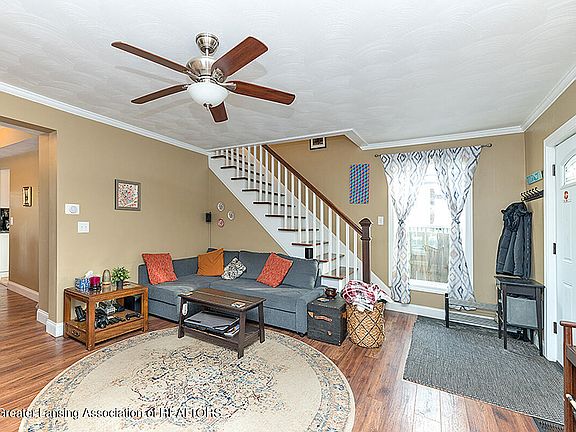 4th image of 803 E Shiawassee St