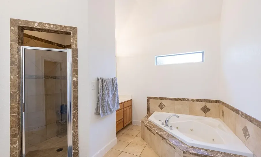 5 bed, 3606 sqft, $4,500 — Photo 4