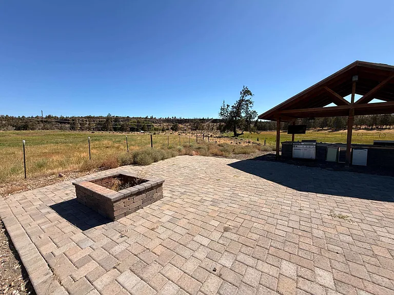 2550 NW Coyner Ave — Photo 16
