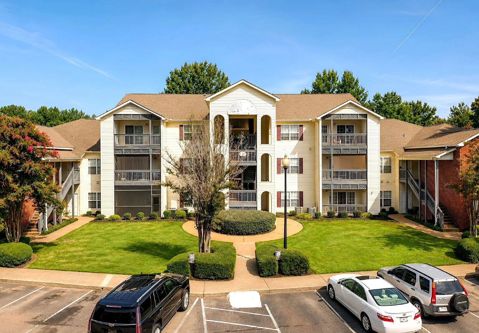1 bed, 1.0 bath, $1,700 — Photo 2