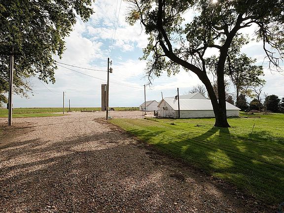 5th image of 2747 360th St