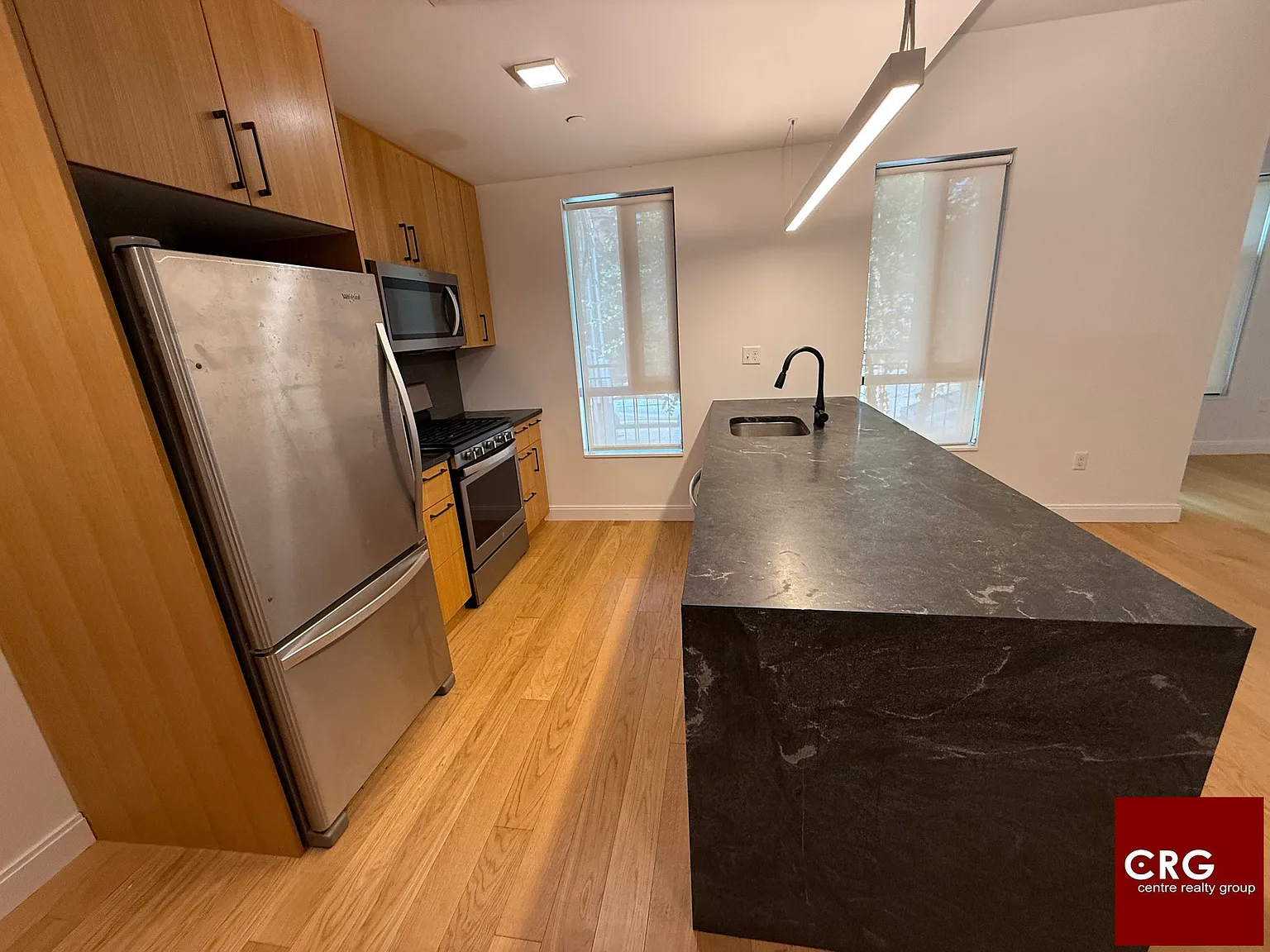 2 bed, 2.0 bath, 9999 sqft, $4,600 — Photo 2