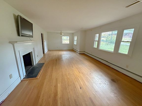 3rd image of 202 Forest Hill Dr