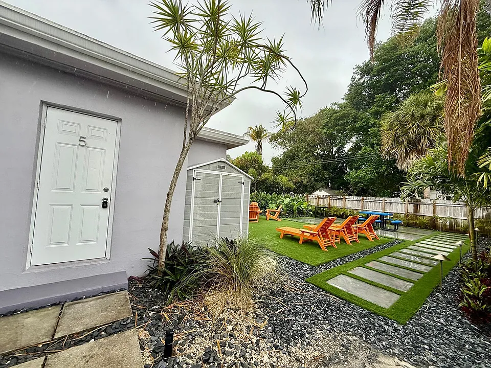1215 NE 17th Ave #5
