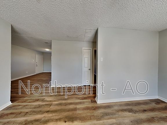 4th image of 419 Thrush Ave