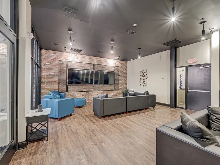 Team Campus Living — Photo 15