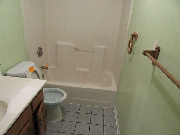 4th image of 10421 W Fullerton Ave