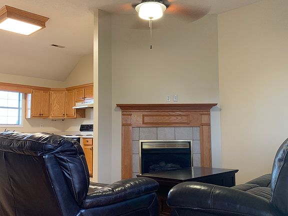 10 FT. CEILINGS!!!