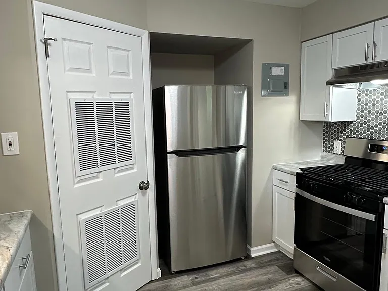 1555 Mayfair Blvd #2 — Photo 3