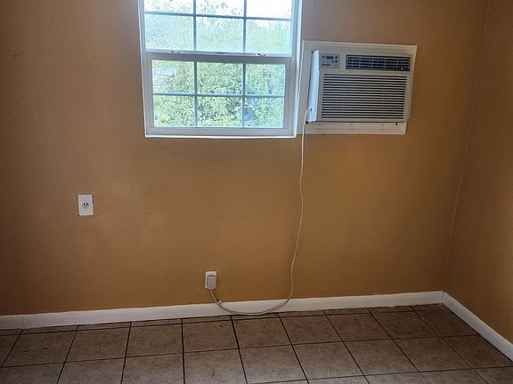2nd image of 1635 Vicksburg Ave #4