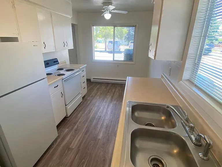280 SE Orchard Ave #1 — Photo 4