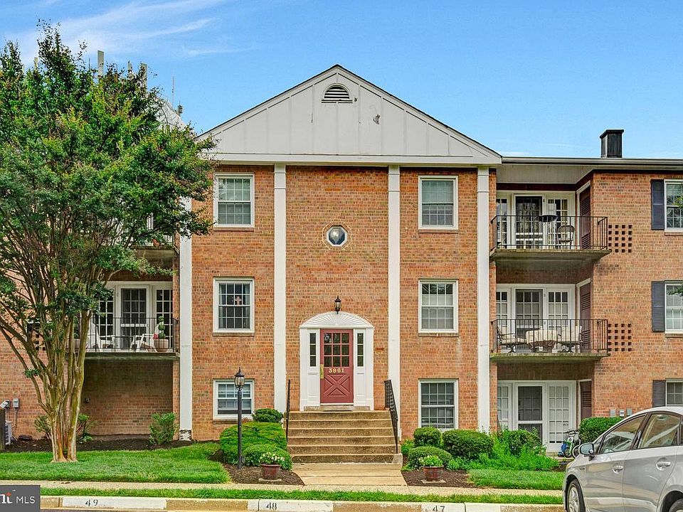 1st image of 3961 Lyndhurst Dr APT 303