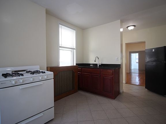 4th image of 131 63rd St #2