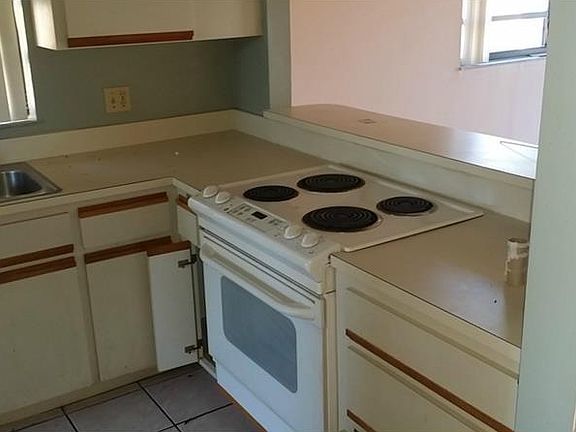 5th image of 2147 Caribbean Dr N