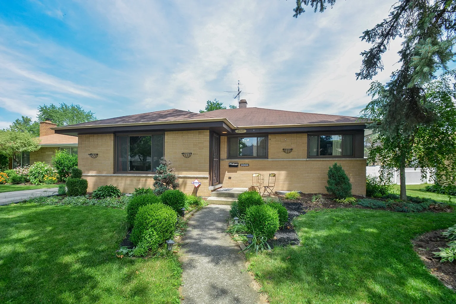 2519 Stratford Ave photo 1