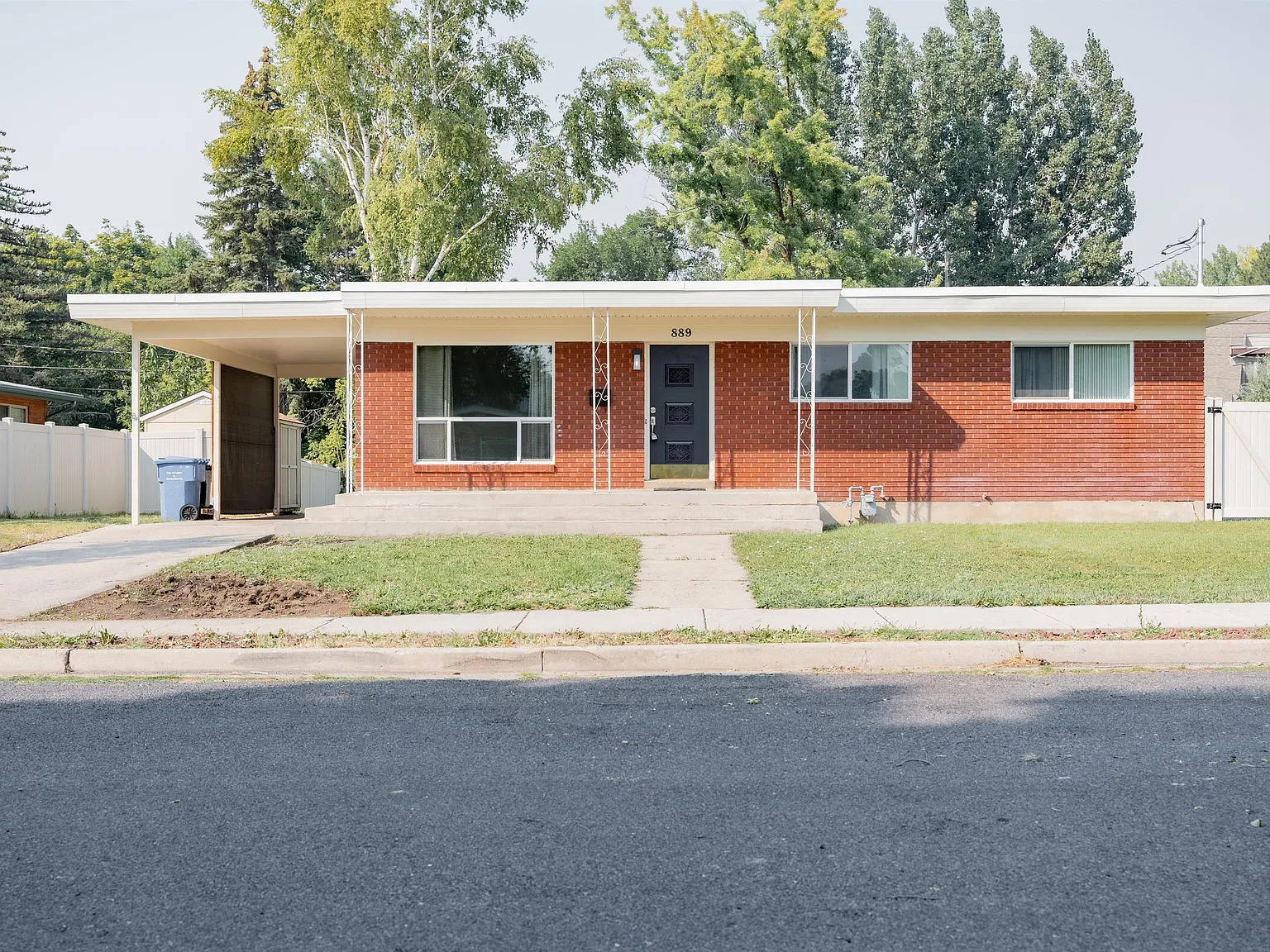 5 bed, 2.0 bath, 2132 sqft, $2,150 — Photo 3