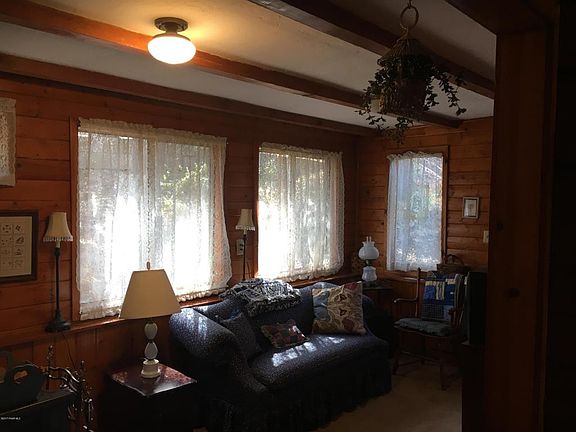 5th image of 915 Joseph St