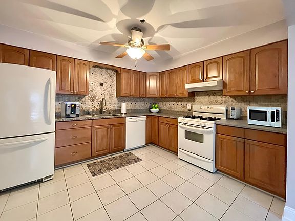 3rd image of 140 Highland Ave #105