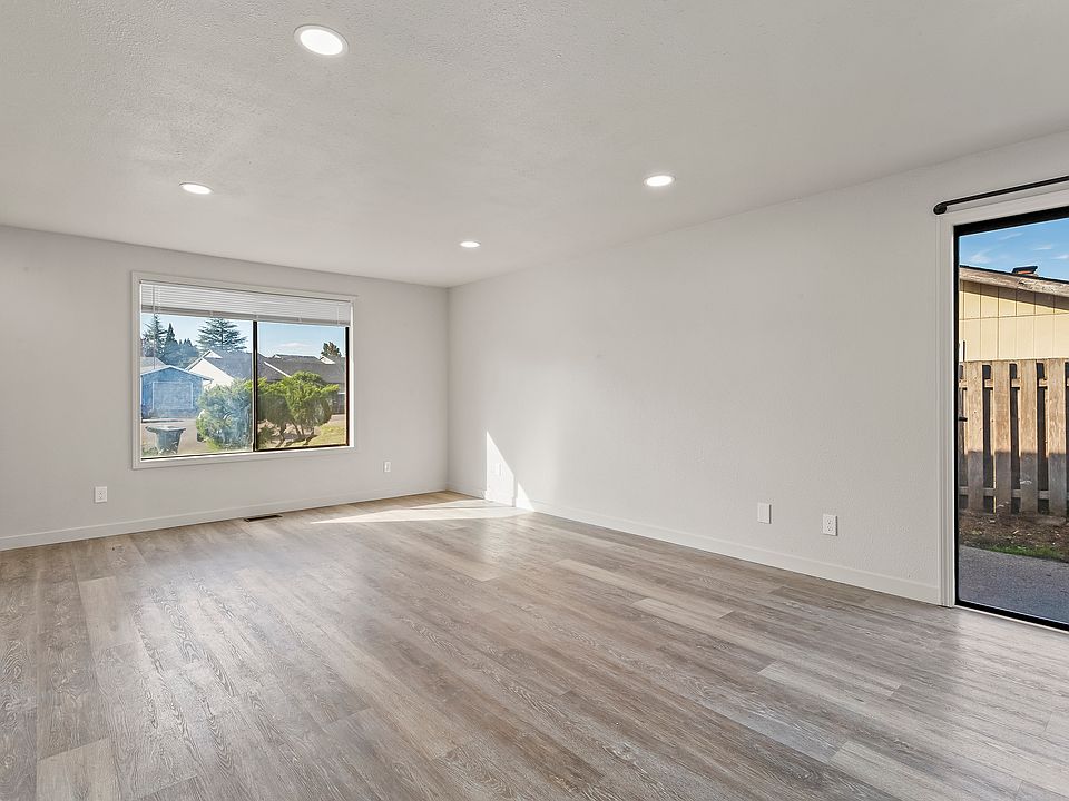 1st image of 2446 SE 53rd Ave #2444