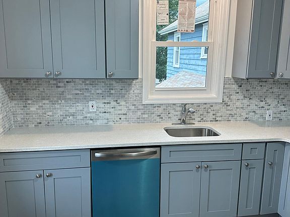 3rd image of 15 Agnes St Floor 2