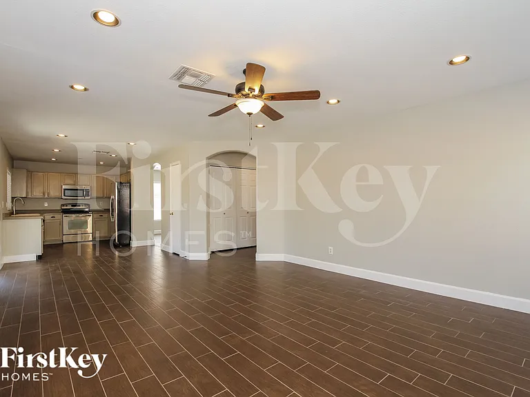 9156 W Quail Ave — Photo 3
