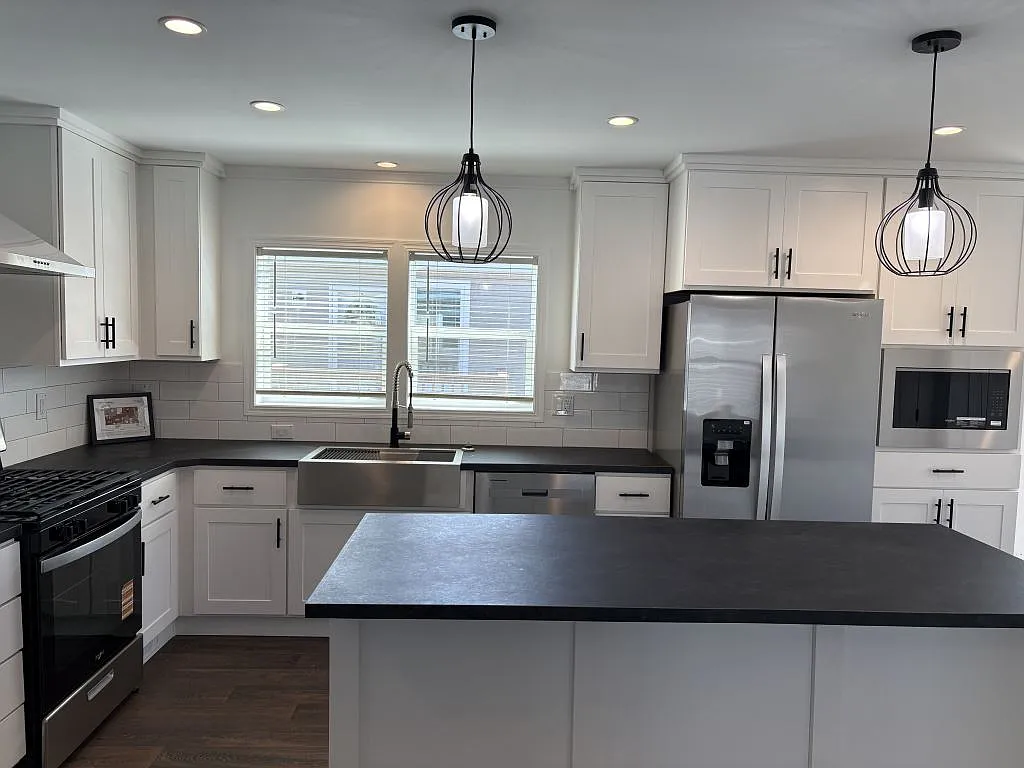 3 bed, 2.0 bath, 1356 sqft, $1,018 — Photo 3