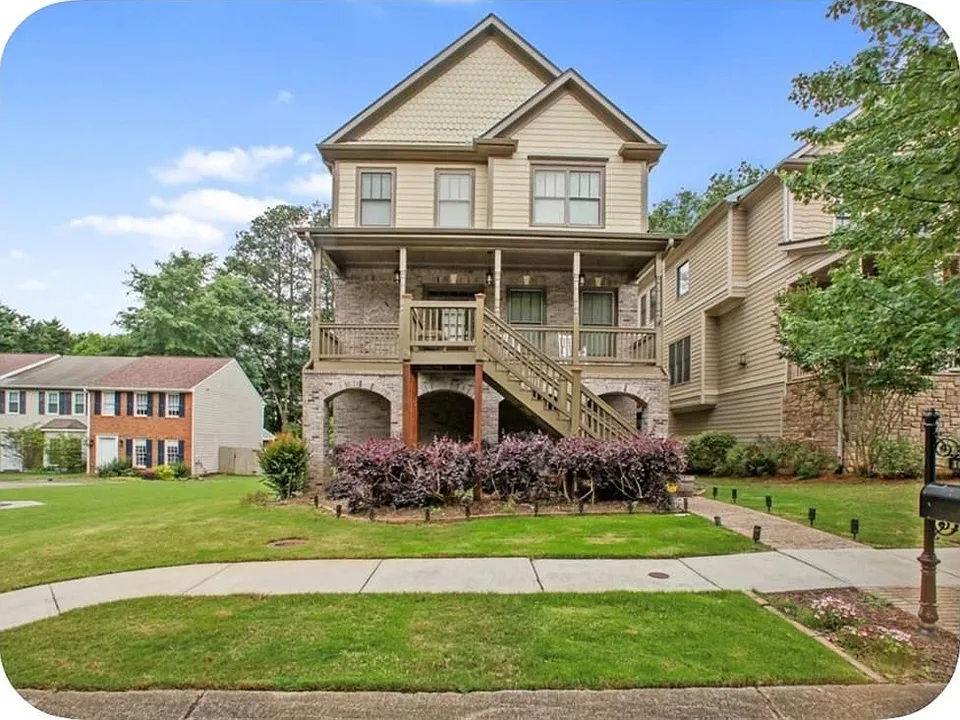 1030 Whitfield Ct SE
